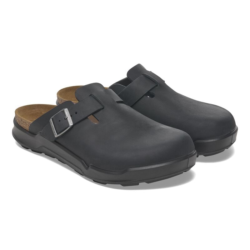 BIRKENSTOCK Boston Crosstown Waxy Leather Black Lounge Fit detail
