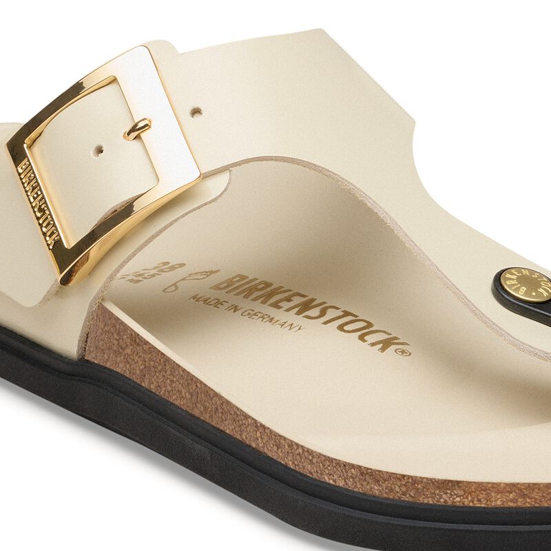 BIRKENSTOCK Gizeh Droplet Buckle Natural Leather Patent High Shine Ecru Soft Sole detail