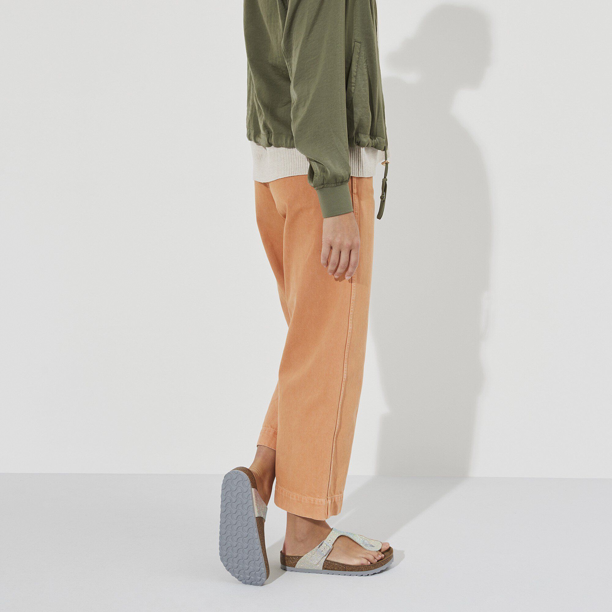 Gizeh Leather with a female model