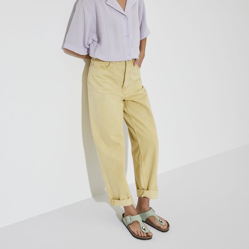 BIRKENSTOCK Gizeh Big Buckle Nubuck Leather Matcha Trail Easy detail