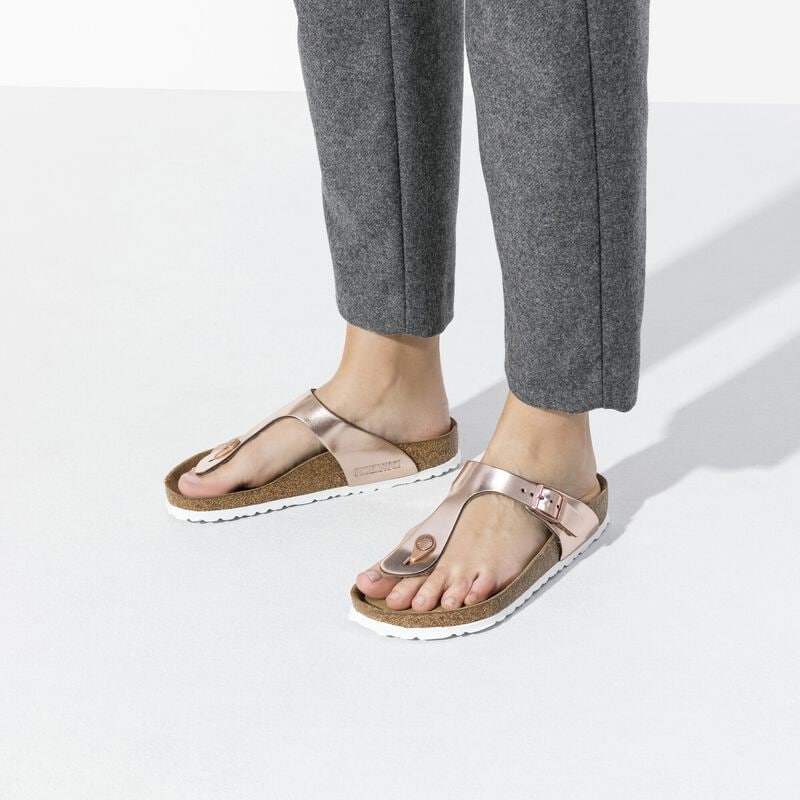 BIRKENSTOCK Gizeh Soft Footbed Natural Leather Metallic Copper Lounge Fit detail