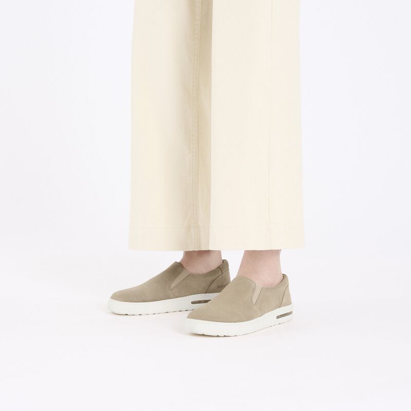 BIRKENSTOCK Oswego Suede Leather Taupe Trail Easy detail