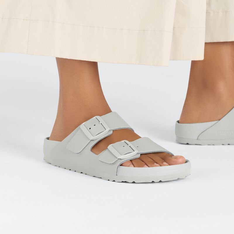 BIRKENSTOCK Arizona Natural Leather Mineral Gray Soft Footbed detail