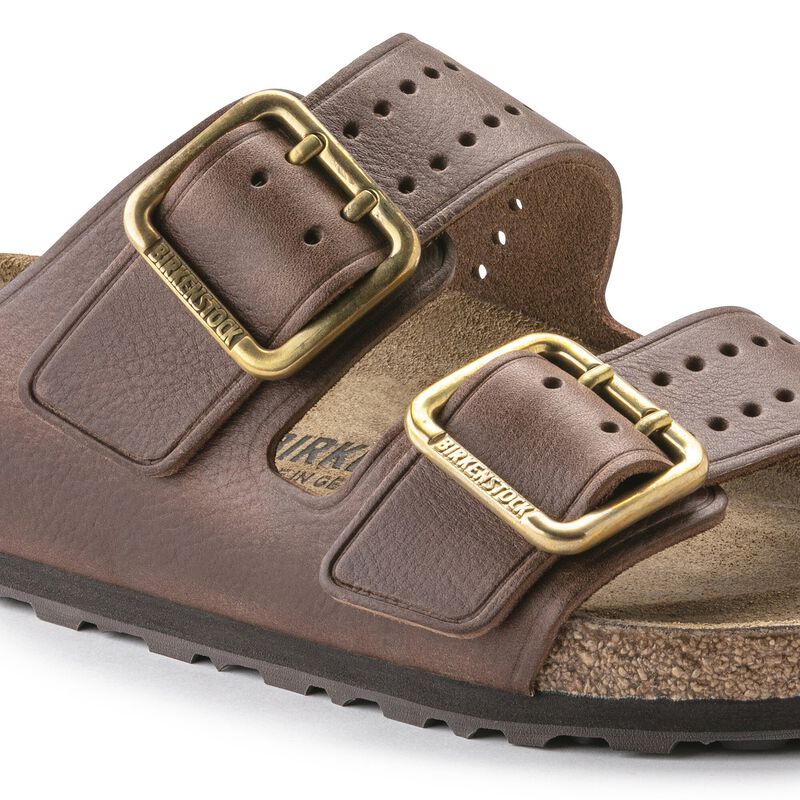 BIRKENSTOCK Arizona Bold Leather Roast Soft Footbed detail