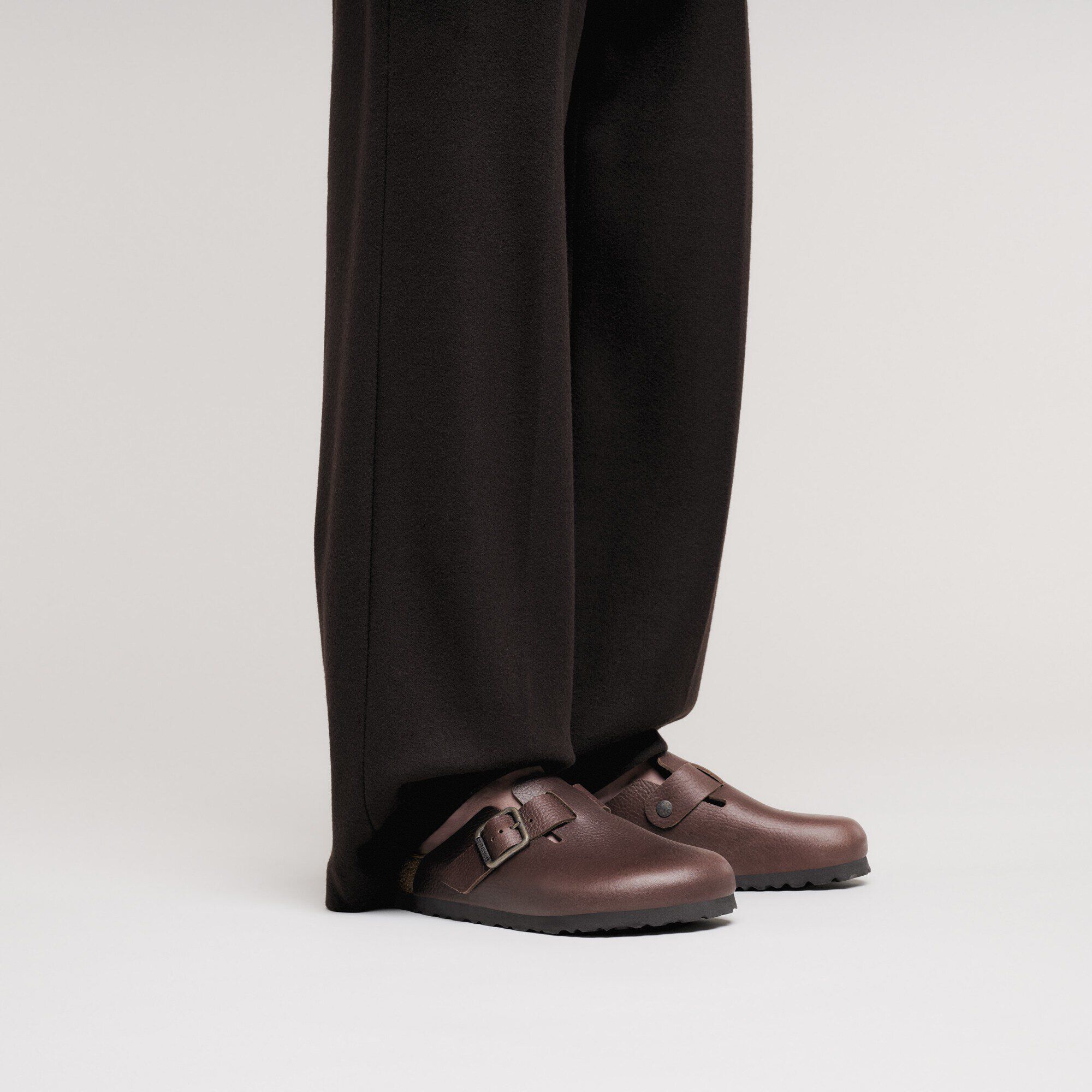 Boston Wire Buckle Leather with a male model