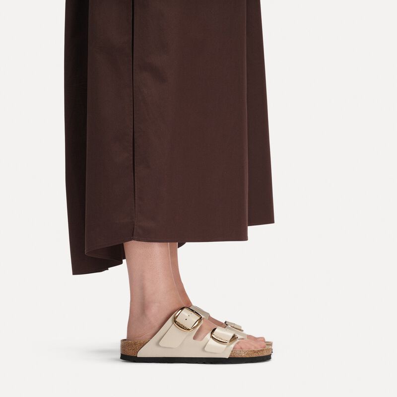 BIRKENSTOCK Arizona Big Buckle Natural Leather Patent High-Shine Oyster Soft Sole detail