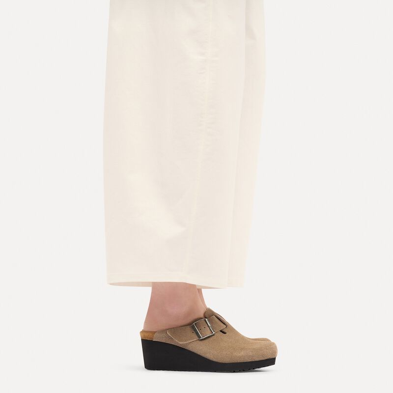 BIRKENSTOCK Fanny Suede Leather Gray Taupe/ Black Classic Fit detail