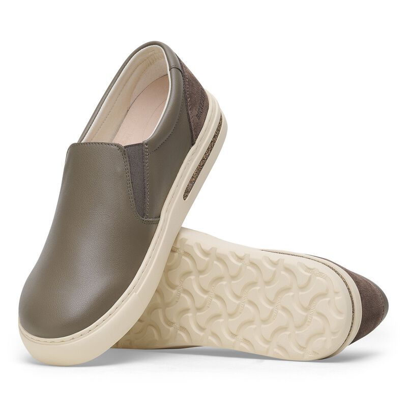 BIRKENSTOCK Oswego Mixed Leather Concrete Gray Soft Sole detail