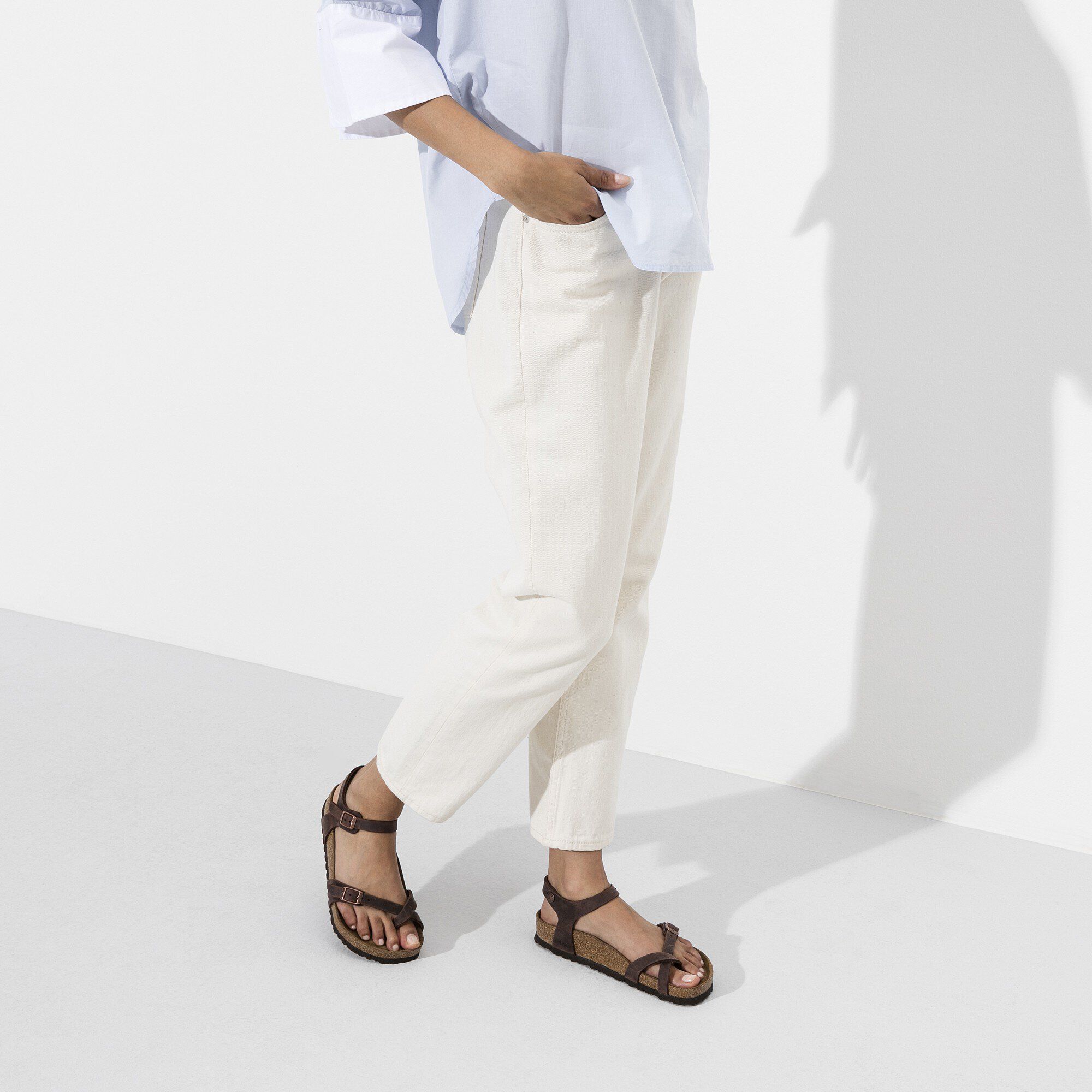 Taormina Oiled Leather with a female model