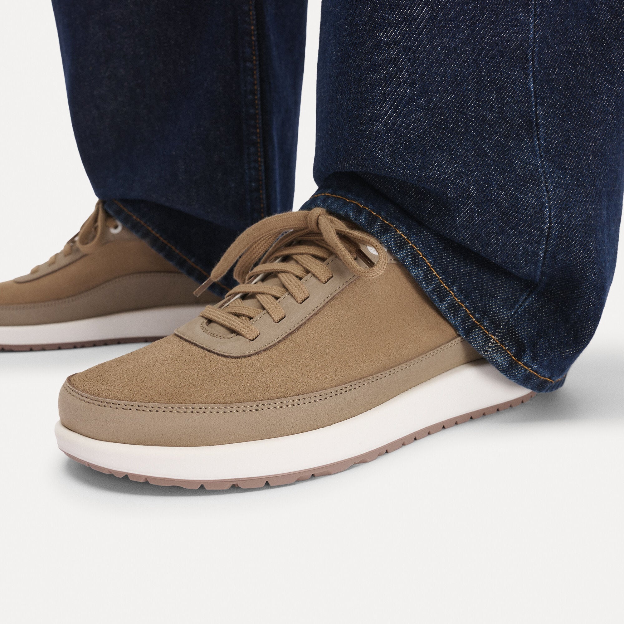 Honnef City Mixed Leather Close-up with a female model