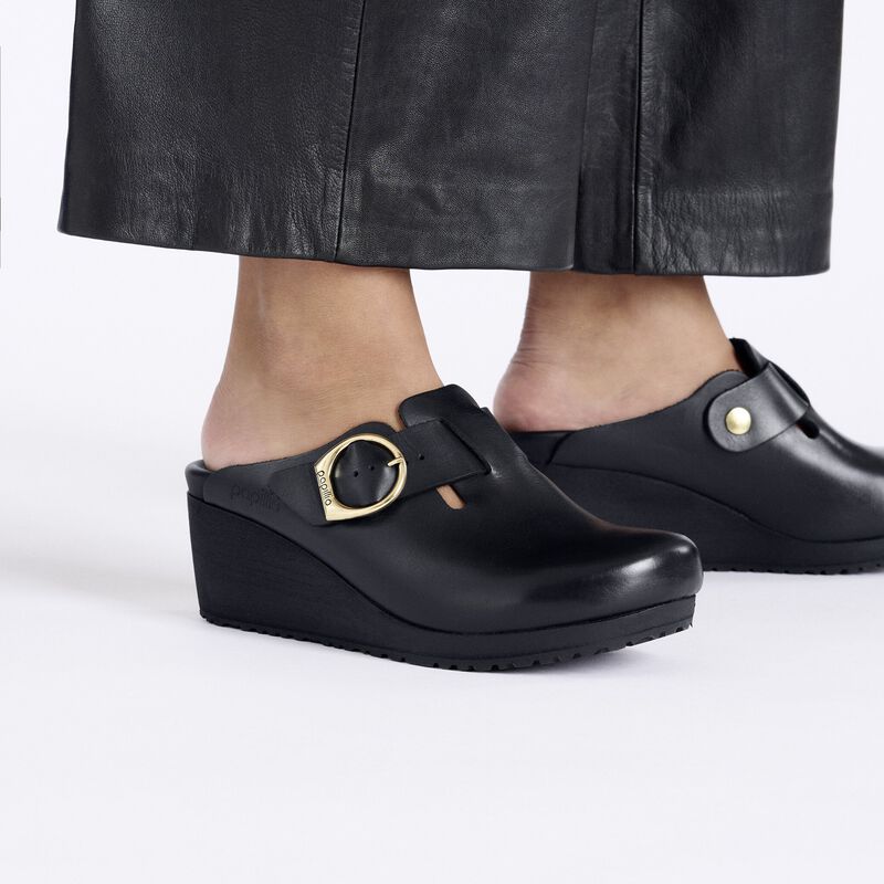 BIRKENSTOCK Fanny Leather Black/Black Easy Walk detail