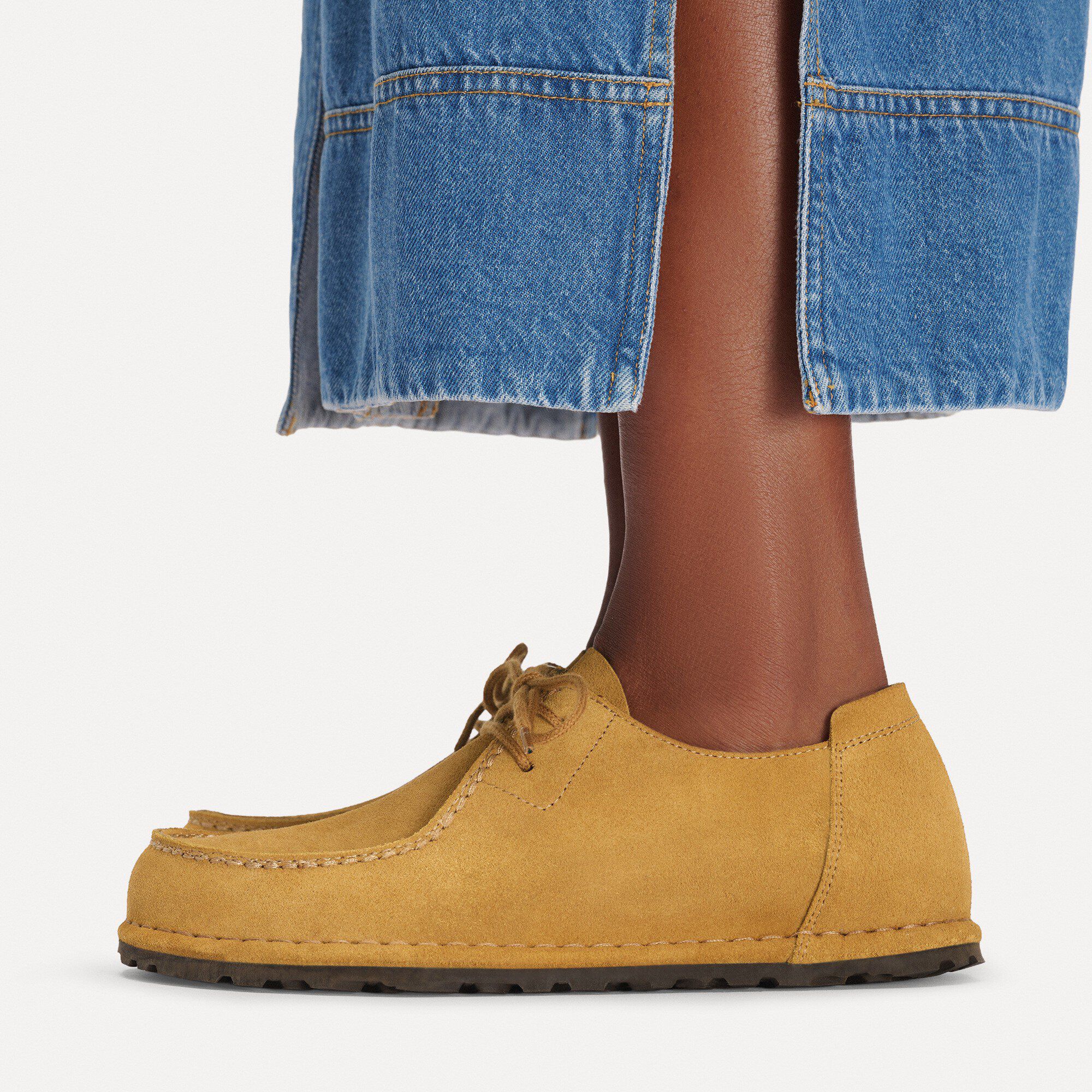 Utti Lace Suede Leather Close-up with a female model