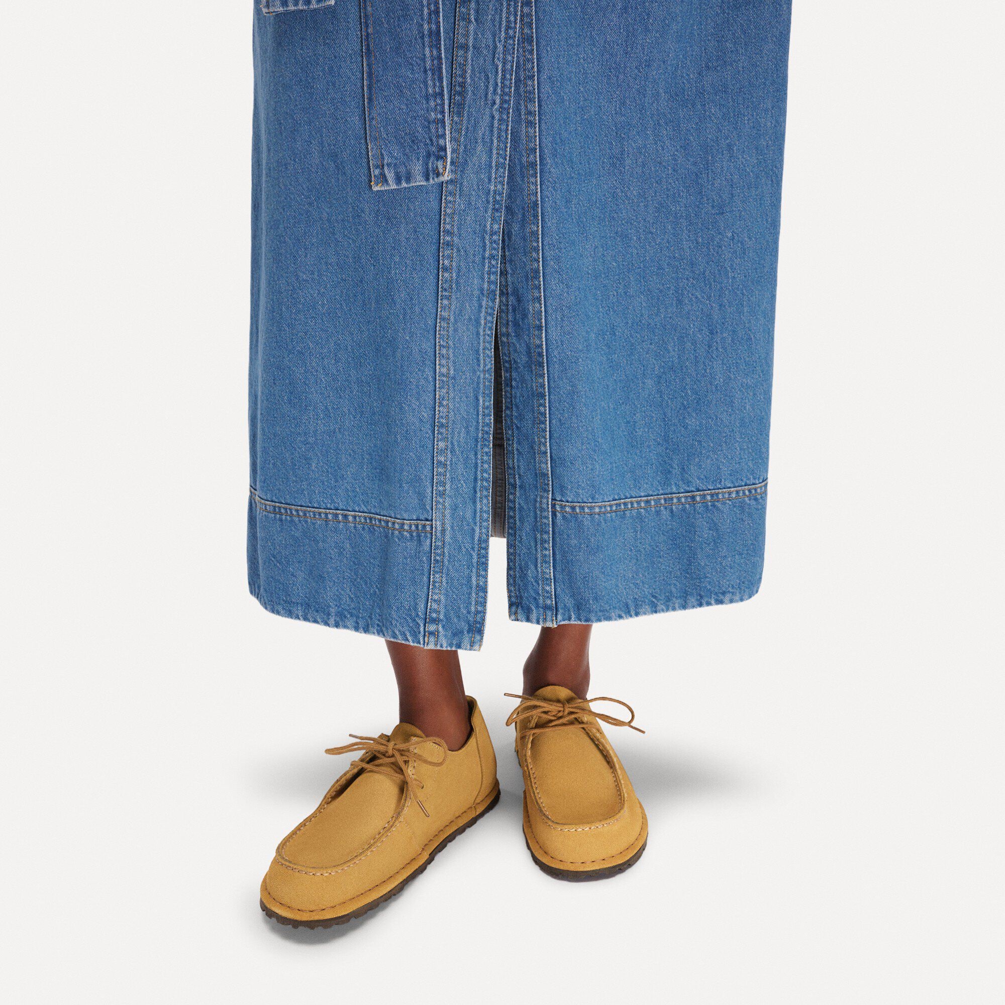 Utti Lace Suede Leather with a female model