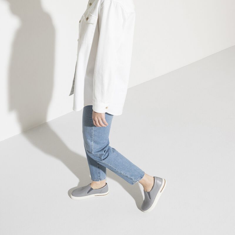 BIRKENSTOCK Oswego Natural Leather Gray Walk Edit detail