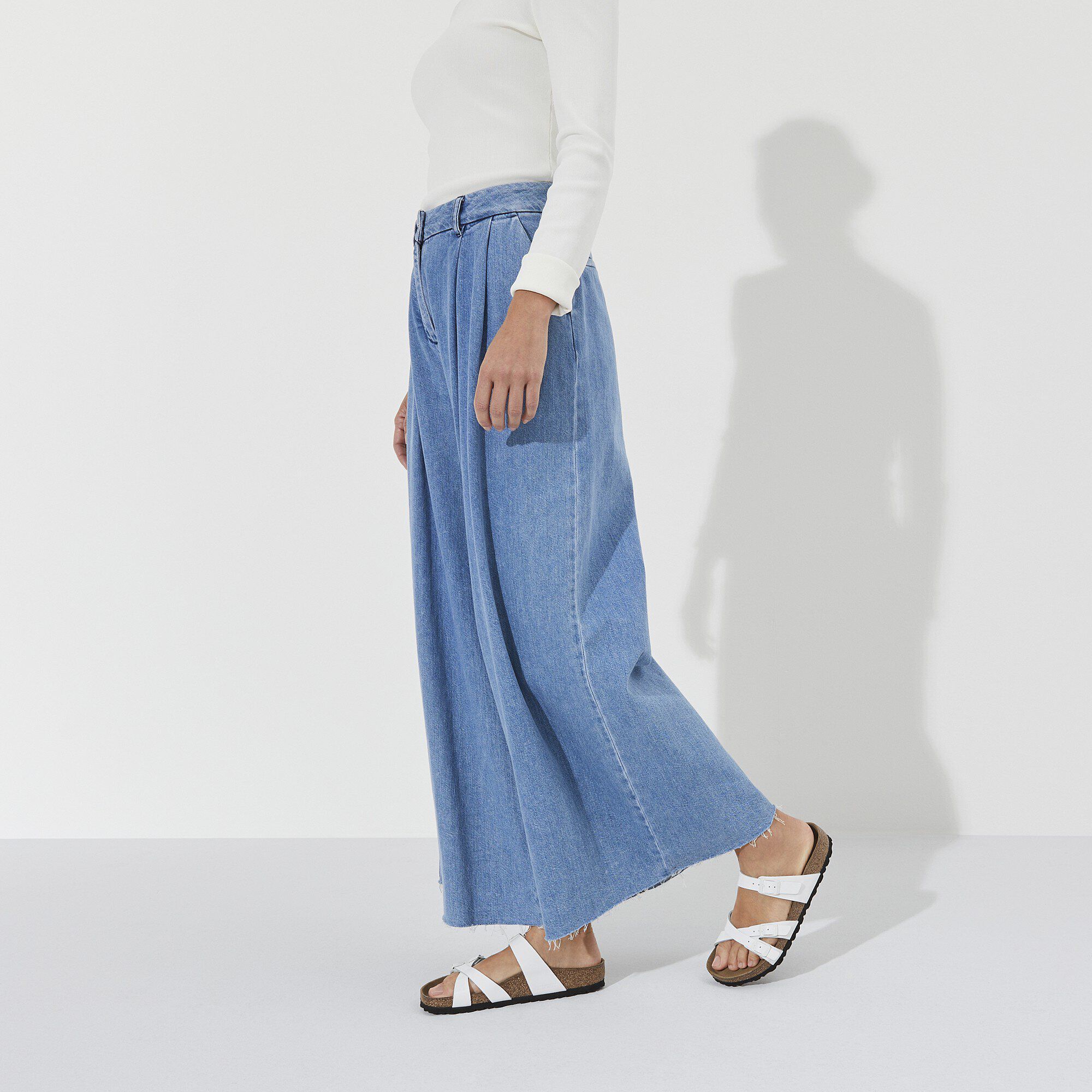 Franca Cuir naturel verni with a female model image num&eacute;ro 7