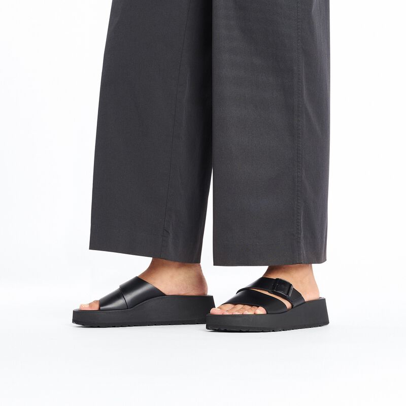 BIRKENSTOCK Almina Natural Leather Black Soft Sole detail