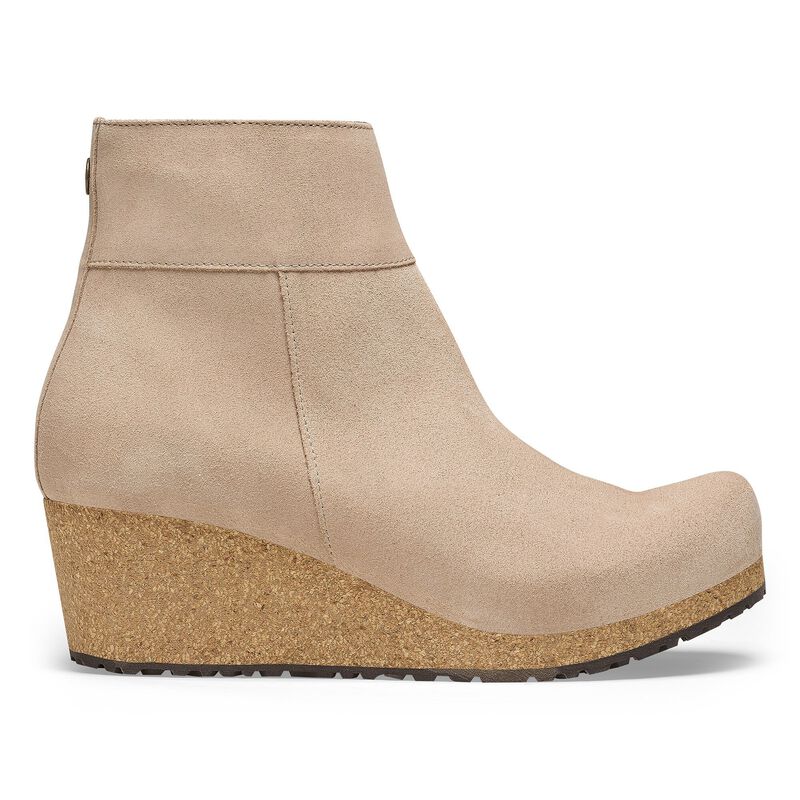 BIRKENSTOCK Ebba Suede Leather Warm Sand Contour Sole detail