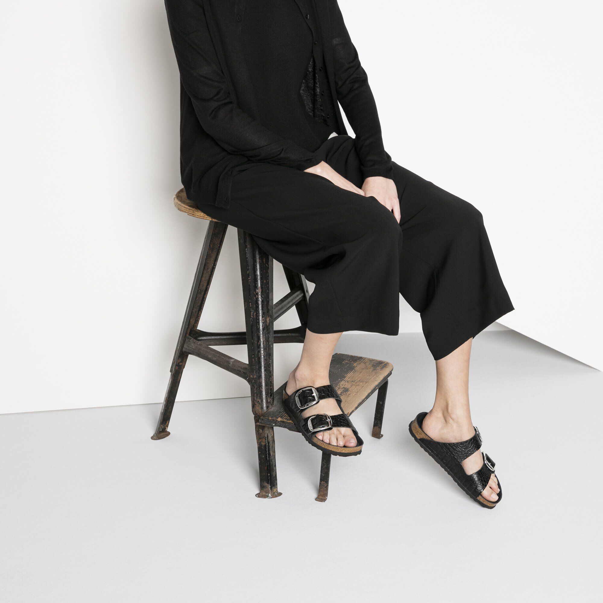 Arizona Big Buckle Embossed Leather Close-up with a female model