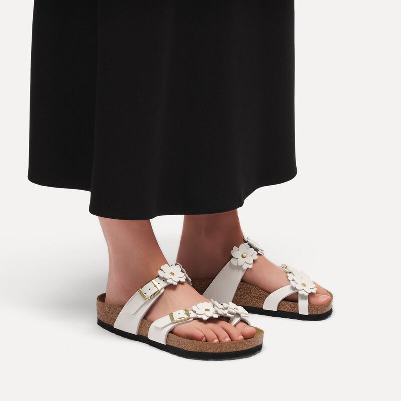 BIRKENSTOCK Mayari Flower Embellishment Natural Leather White Soft Footbed detail
