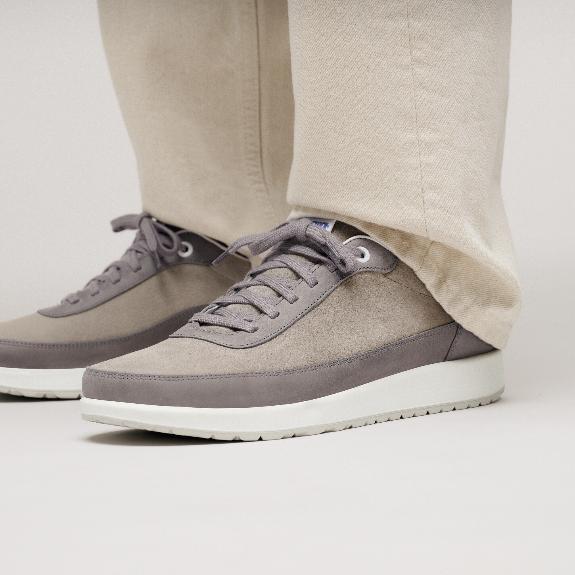 Honnef City Mixed Leather Close-up with a male model