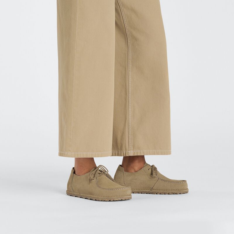 BIRKENSTOCK Utti Lace Suede Leather Gray Taupe Lounge Fit detail
