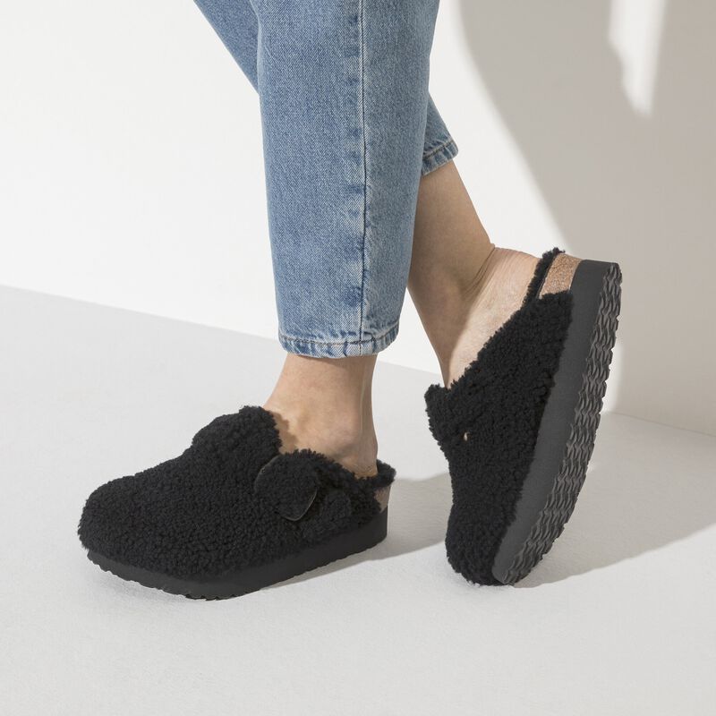 BIRKENSTOCK Boston Big Buckle Platform Fur Teddy Black Lounge Fit detail