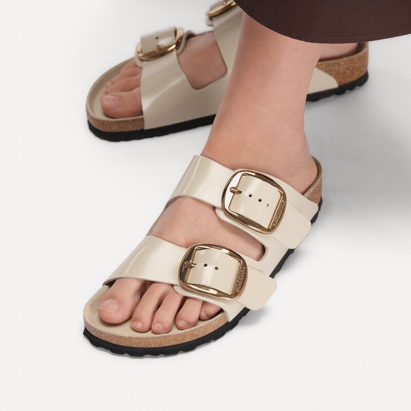BIRKENSTOCK Arizona Big Buckle Natural Leather Patent High-Shine Oyster Soft Sole detail
