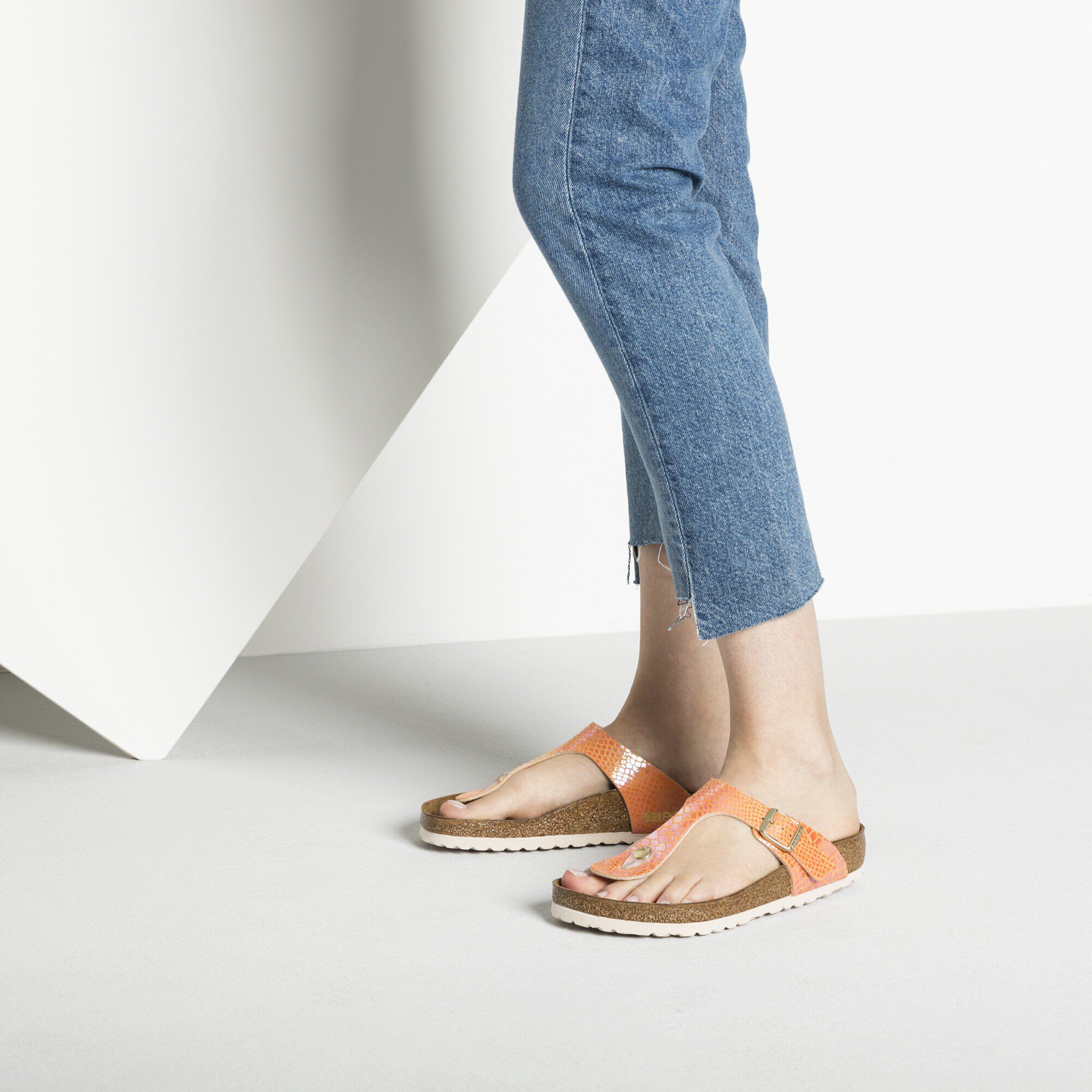 Gizeh Birko-Flor Close-up with a female model