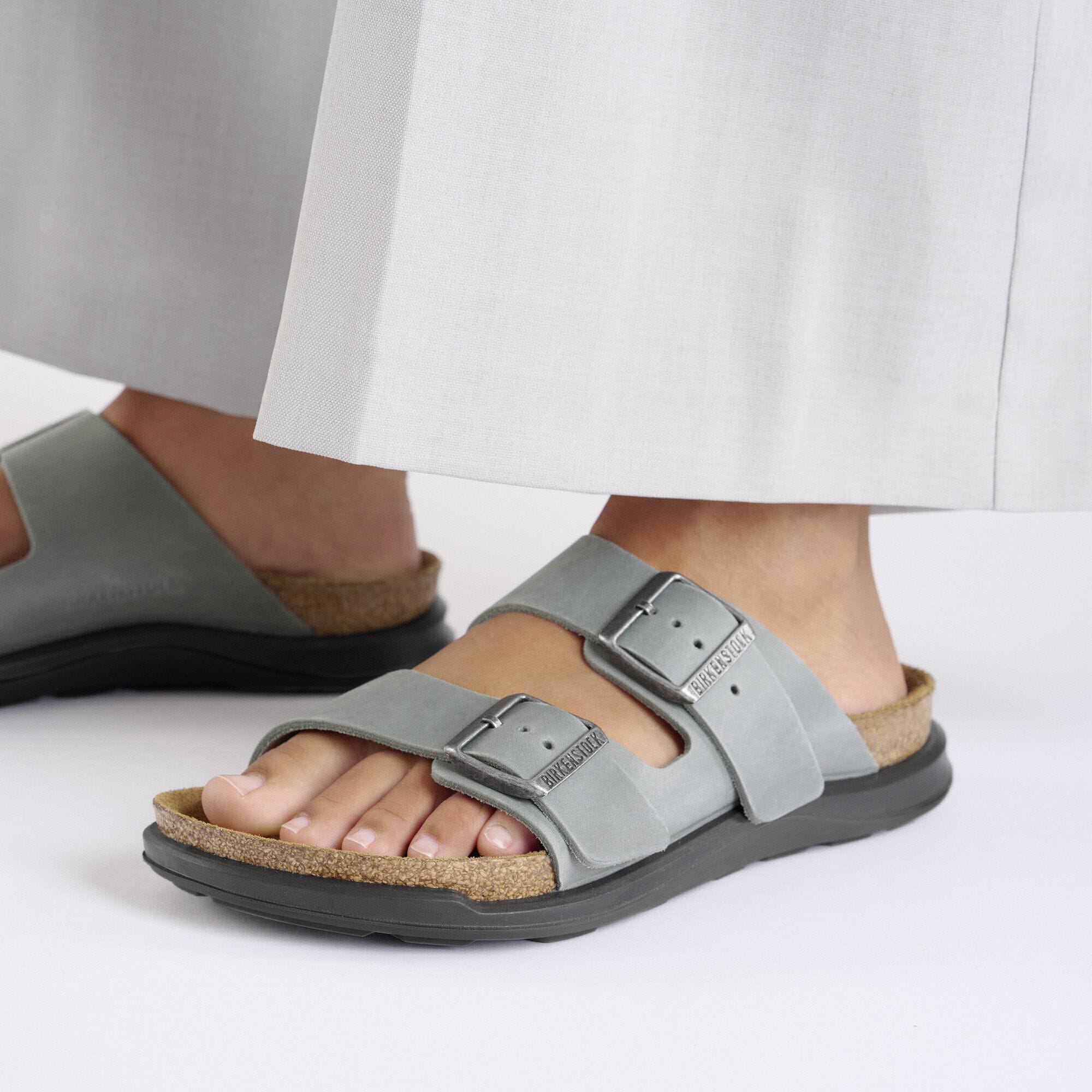 Arizona Crosstown Women Oiled Leather in Color Basalt Gray