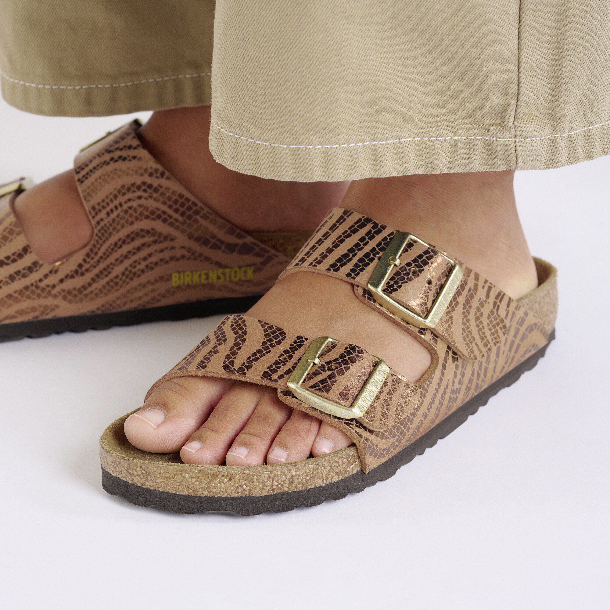 Arizona Synthetics in Color Pecan | BIRKENSTOCK US