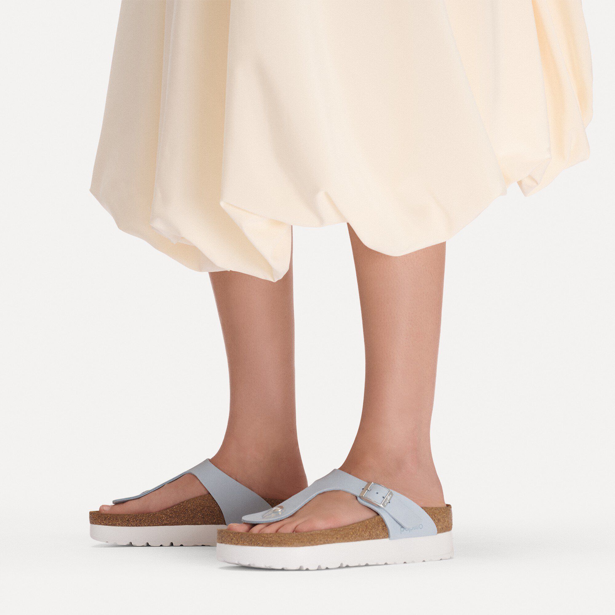 Gizeh Flex Platform Nubuck Leather with a female model