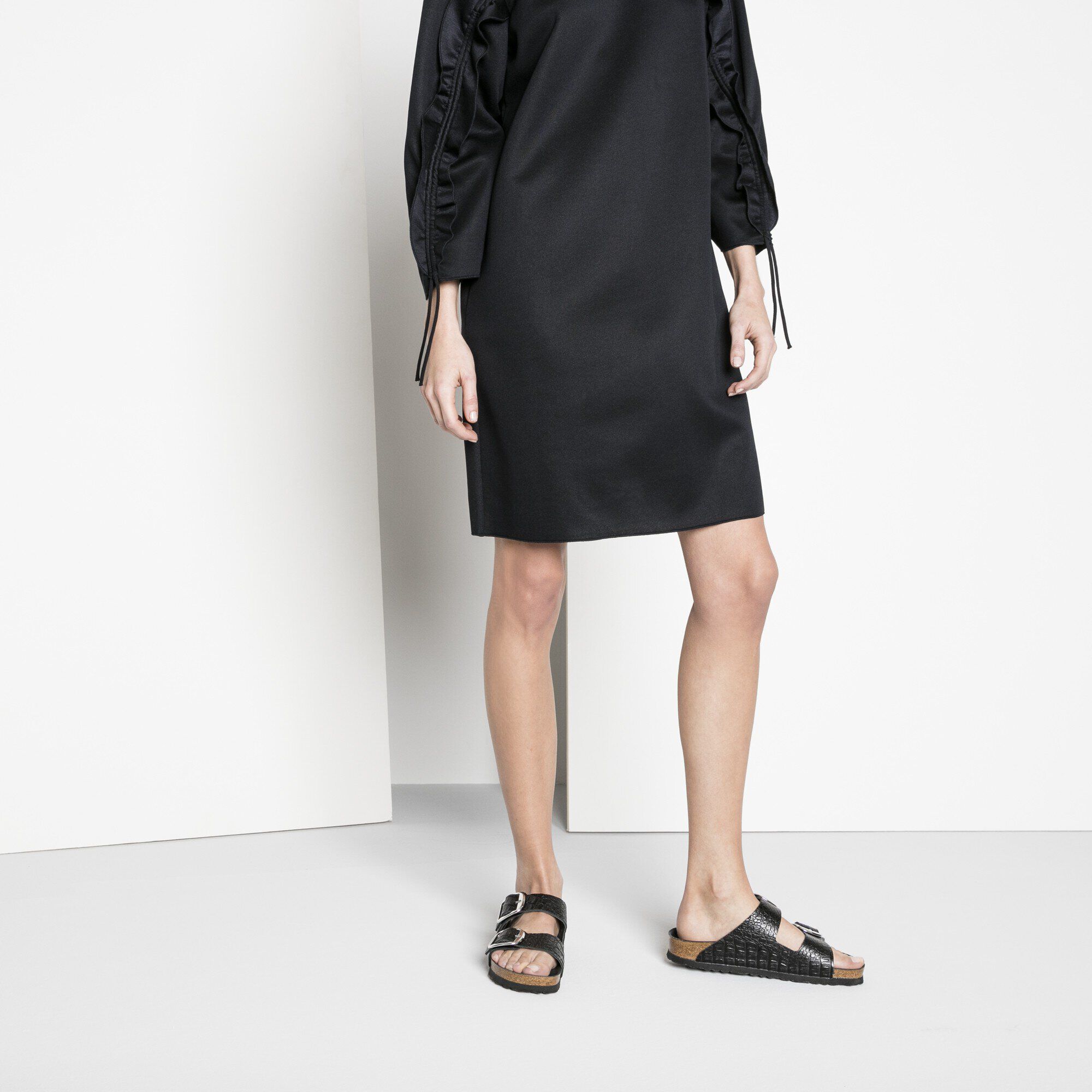 Arizona Big Buckle Embossed Leather with a female model