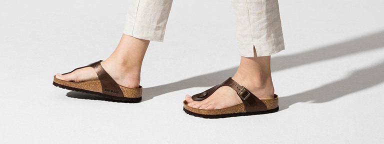 【予約中！】 BIRKENSTOCK Gizeh Brown | shop online at BIRKENSTOCK 靴