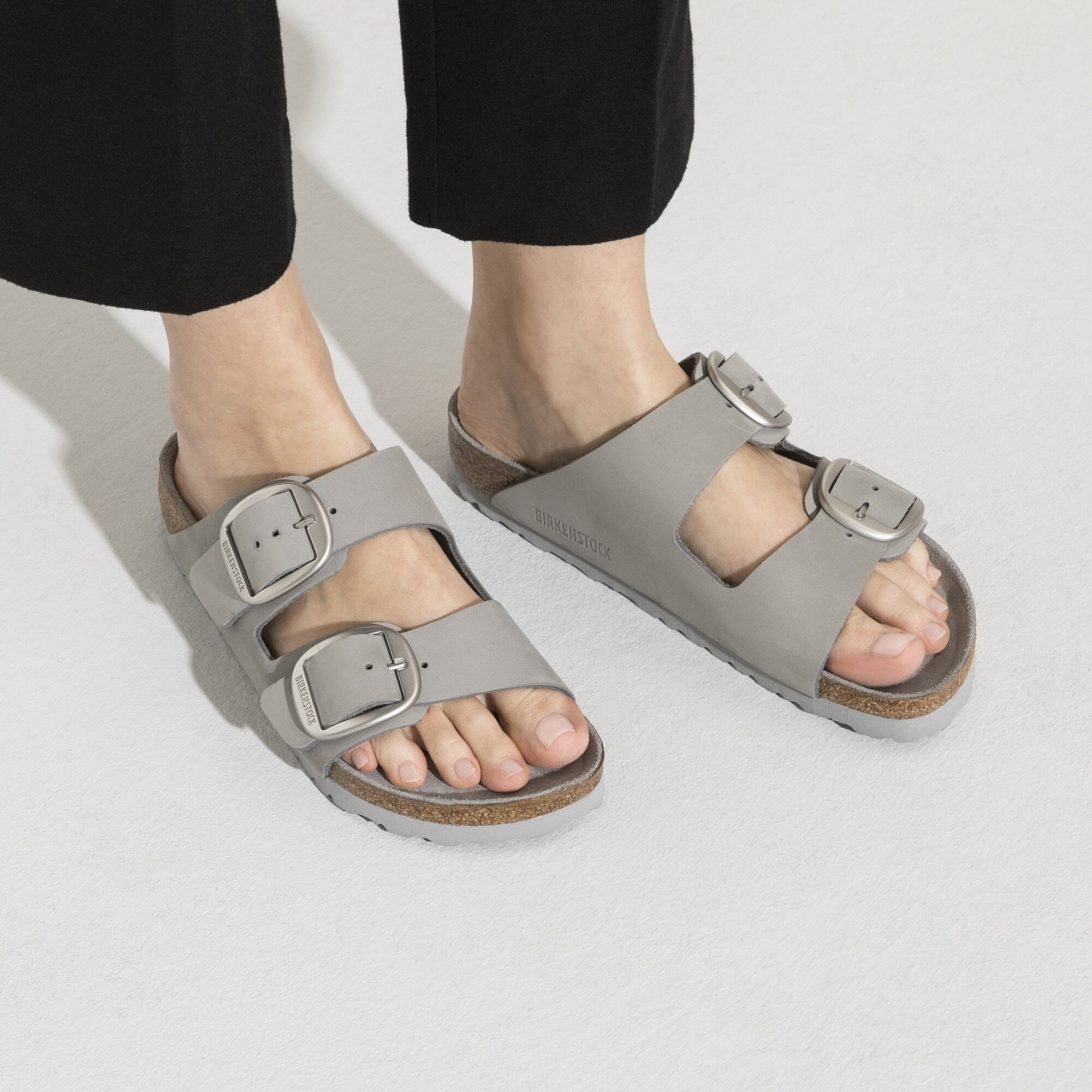 Женские сандалии Birkenstock Arizona Big Buckle Natural Leather Nubuck, цвет: Серый — фото 4