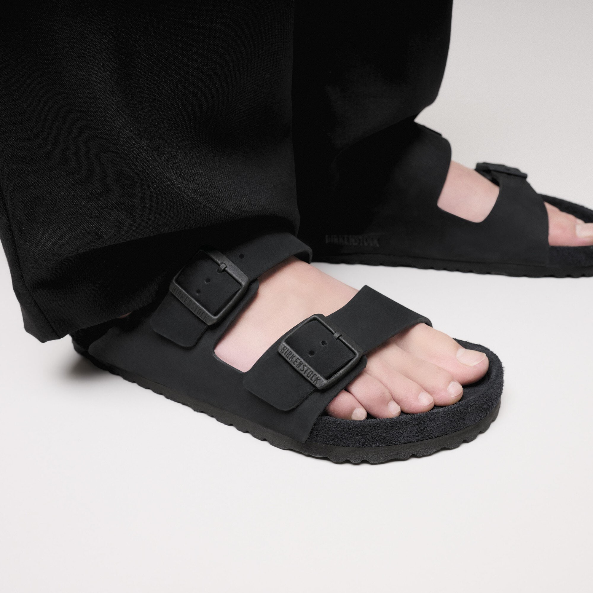 Сандалии Birkenstock Arizona Nubuck Leather, цвет: Чёрный — фото 4