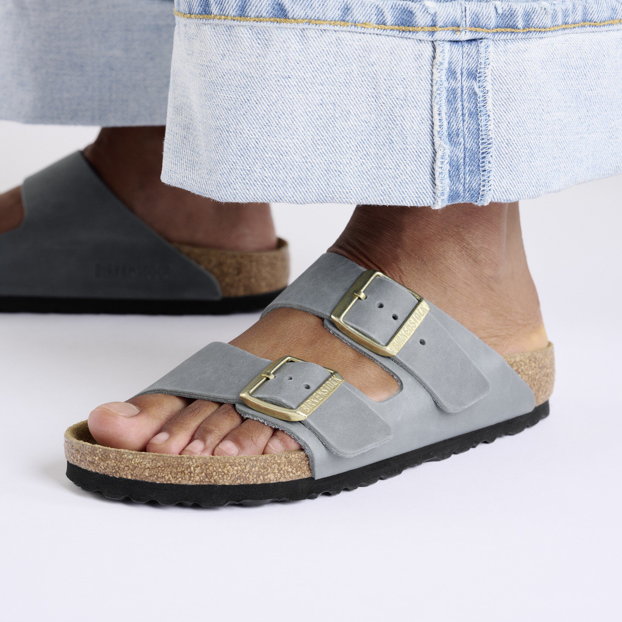 Женские сандалии Birkenstock Arizona Waxy Leather, цвет: Серый — фото 4
