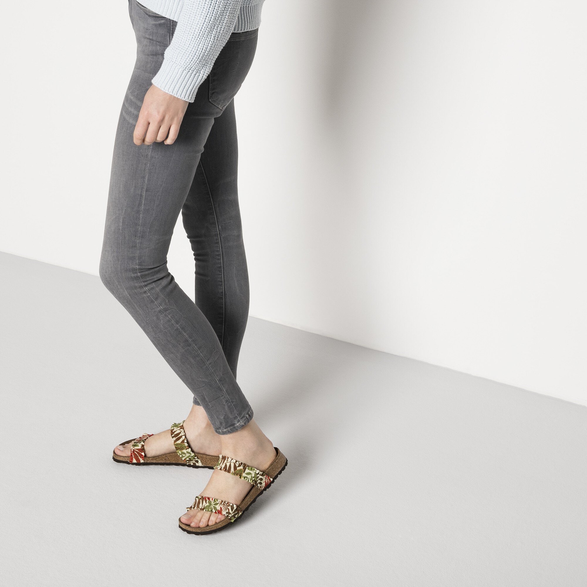 Curacao Stretch Flower Frill Brown