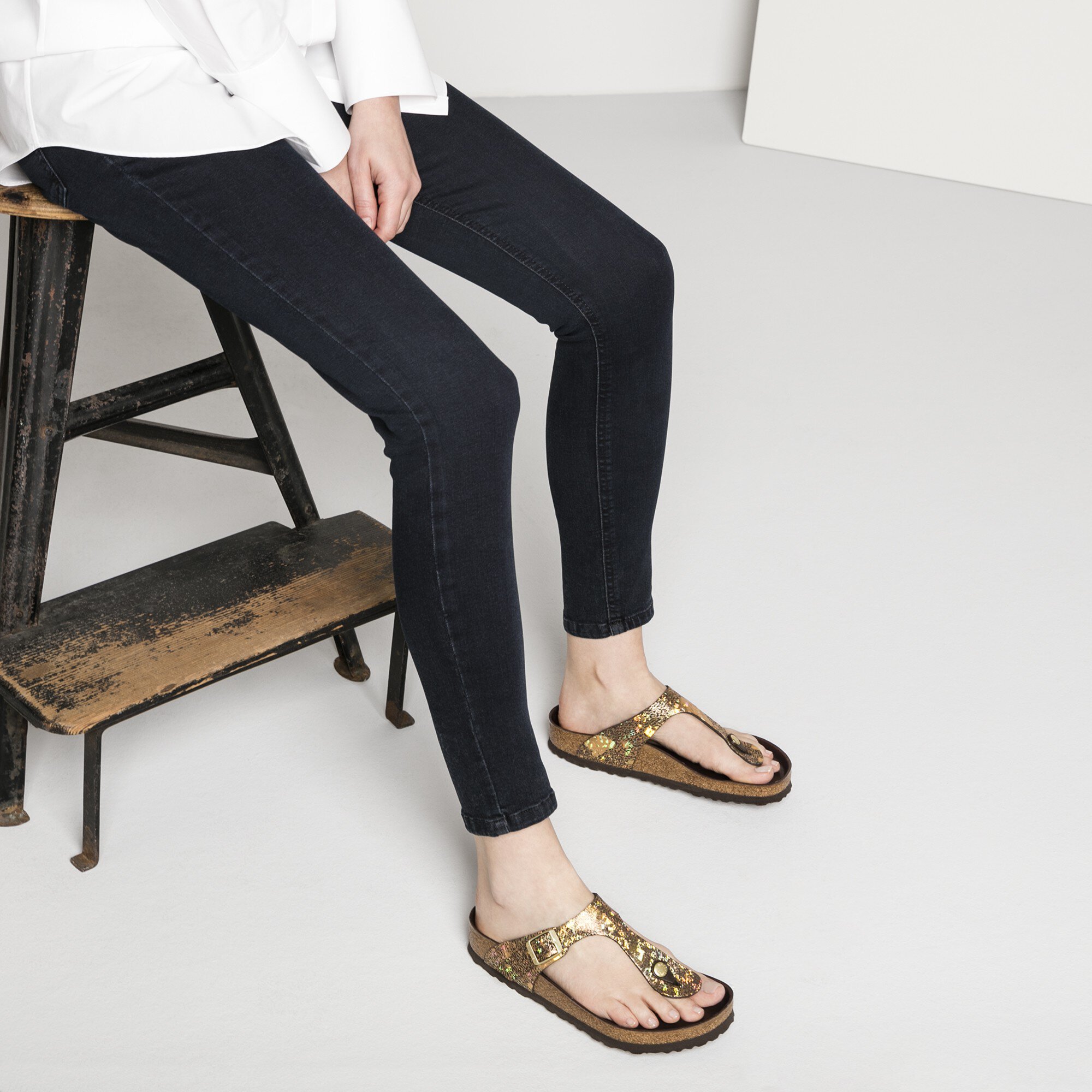 madrid big buckle pearl white