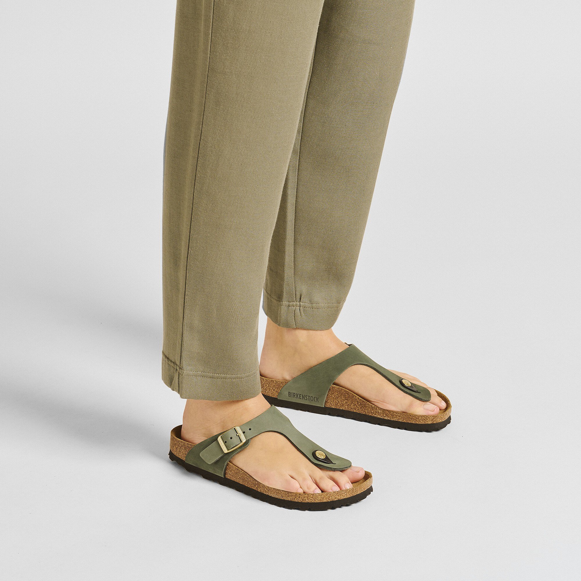 https://www.birkenstock.com/on/demandware.static/-/Sites-master-catalog/default/dw3b824732/1025739/1025739_f_look_f.jpg