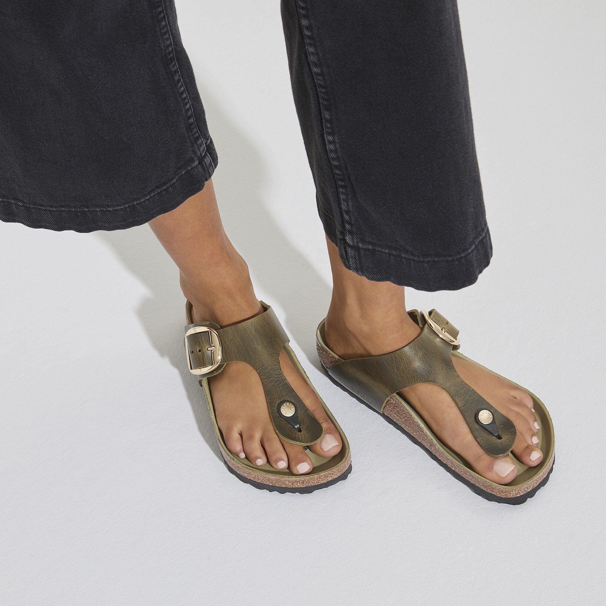 Gizeh Big Buckle Nubuck Leather Olive Green | BIRKENSTOCK