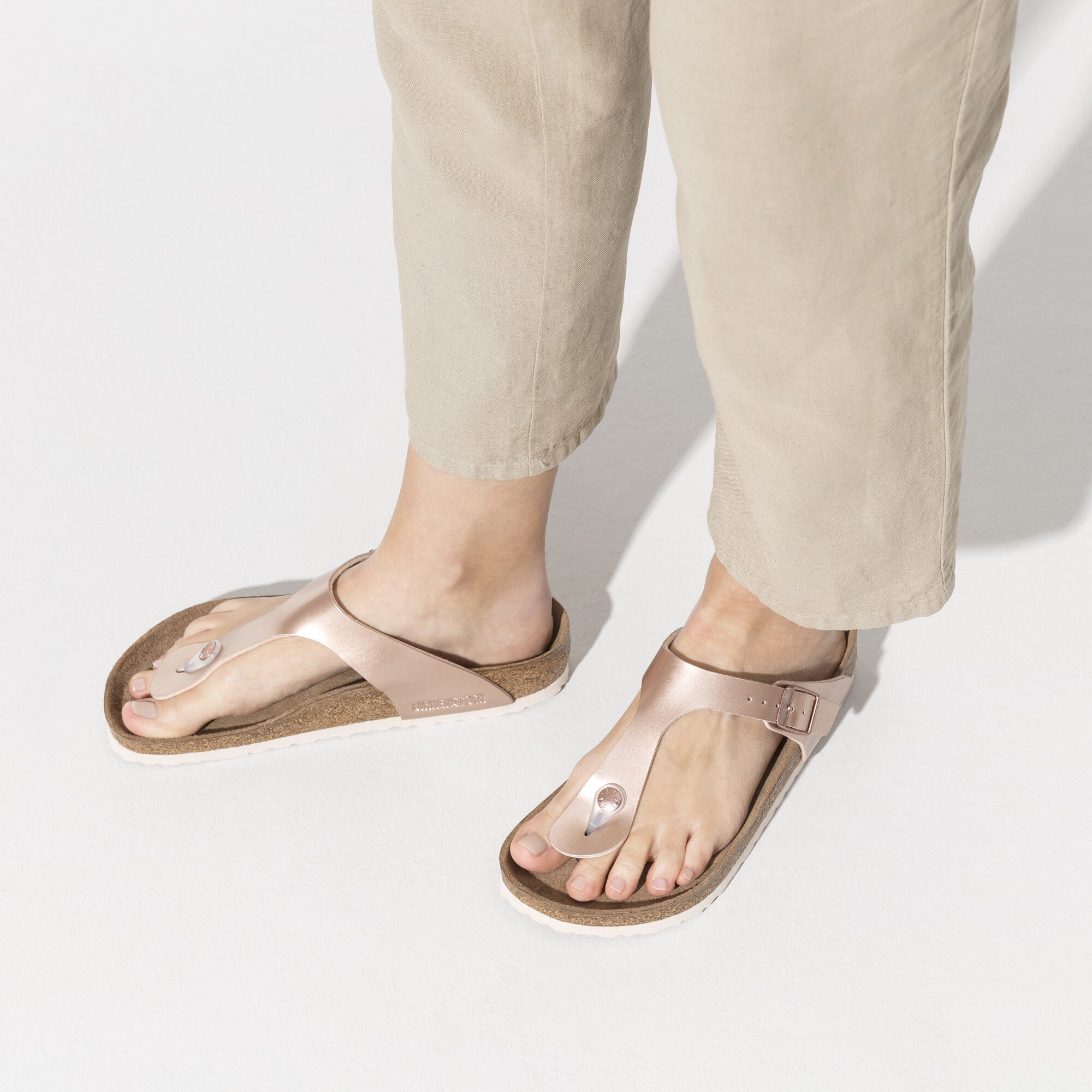 birkenstock gizeh metallic copper