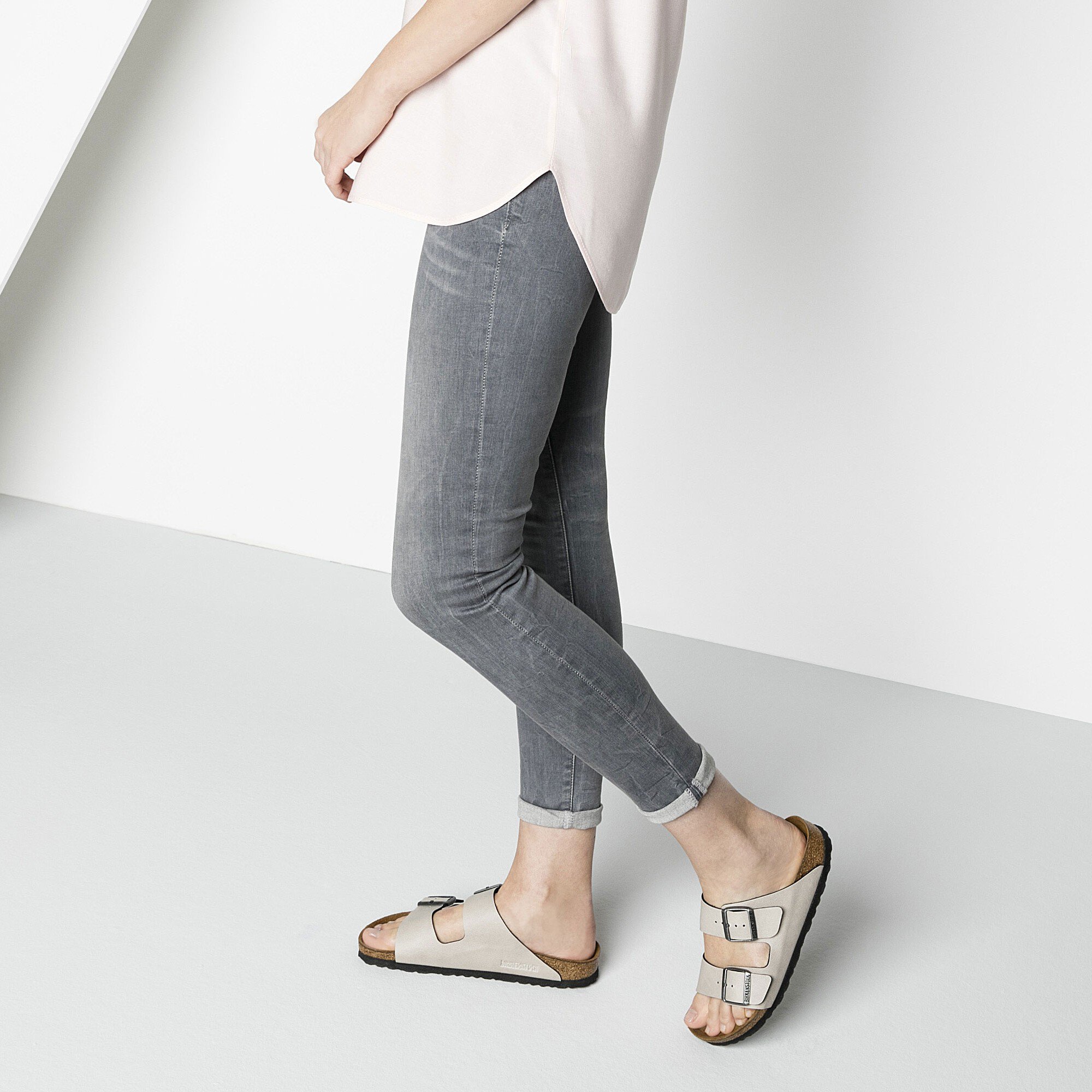 clarks leather flip flops