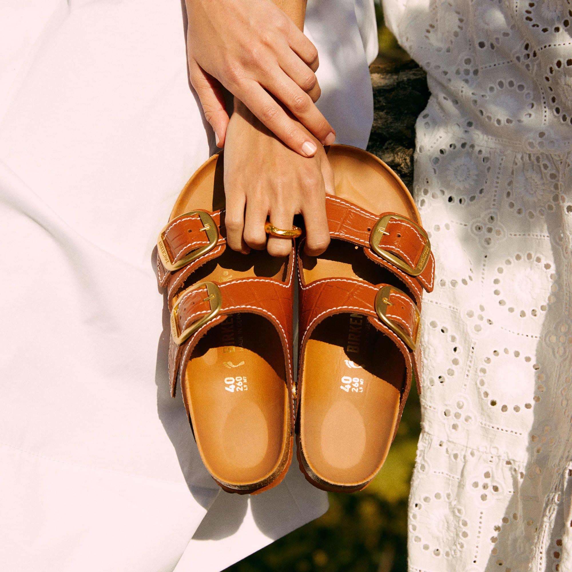 Arizona Big Buckle Embossed Leather Cognac | BIRKENSTOCK