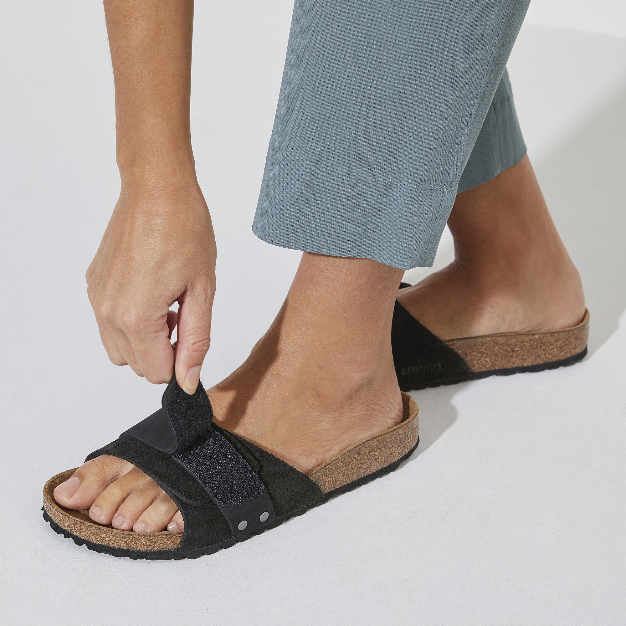 【未使用に近い】BIRKENSTOCKスエードレザーブラック サンダル 39 Oita / オオイタ スエードレザー モダン スエード ブラック