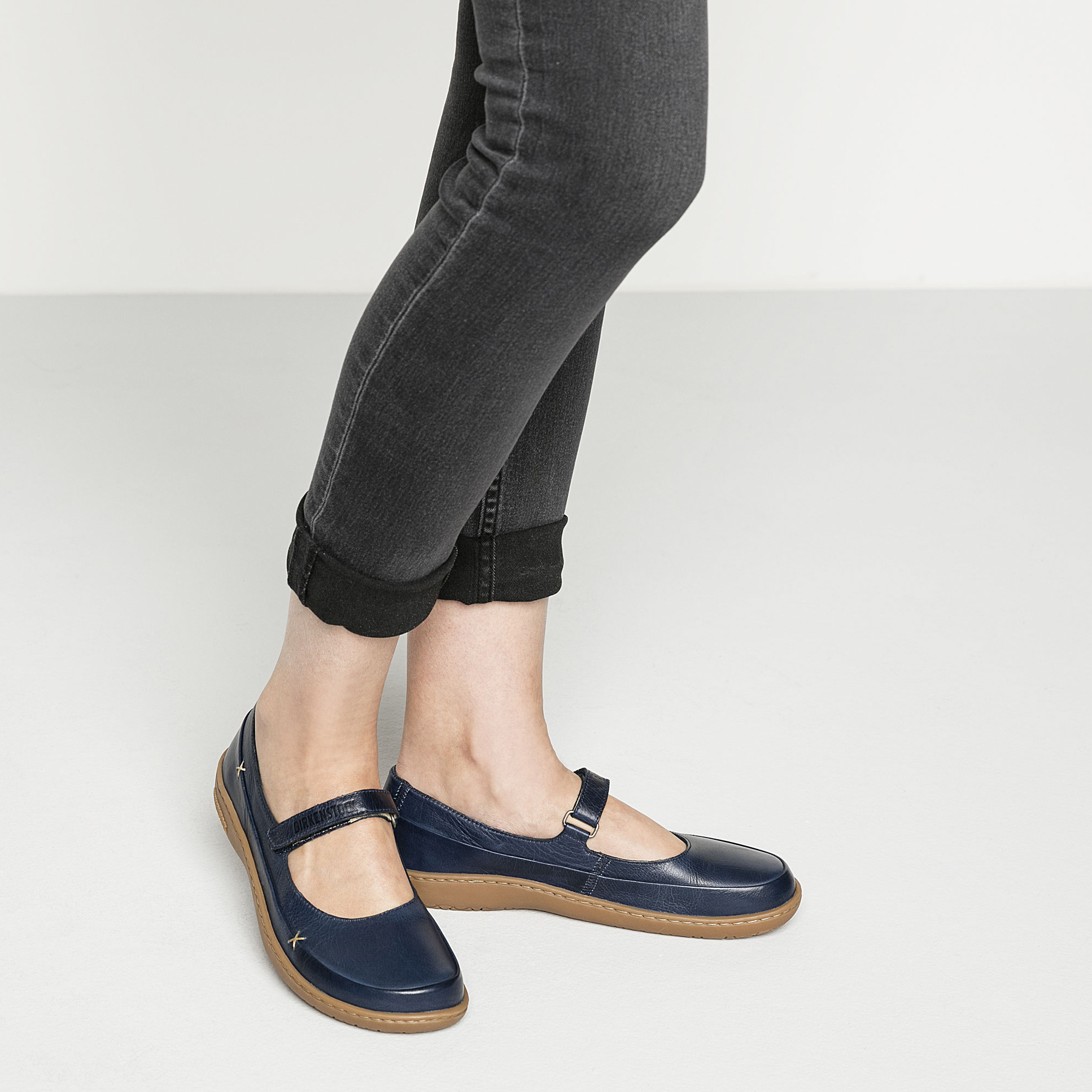 Iona Natural Leather Navy | shop online 