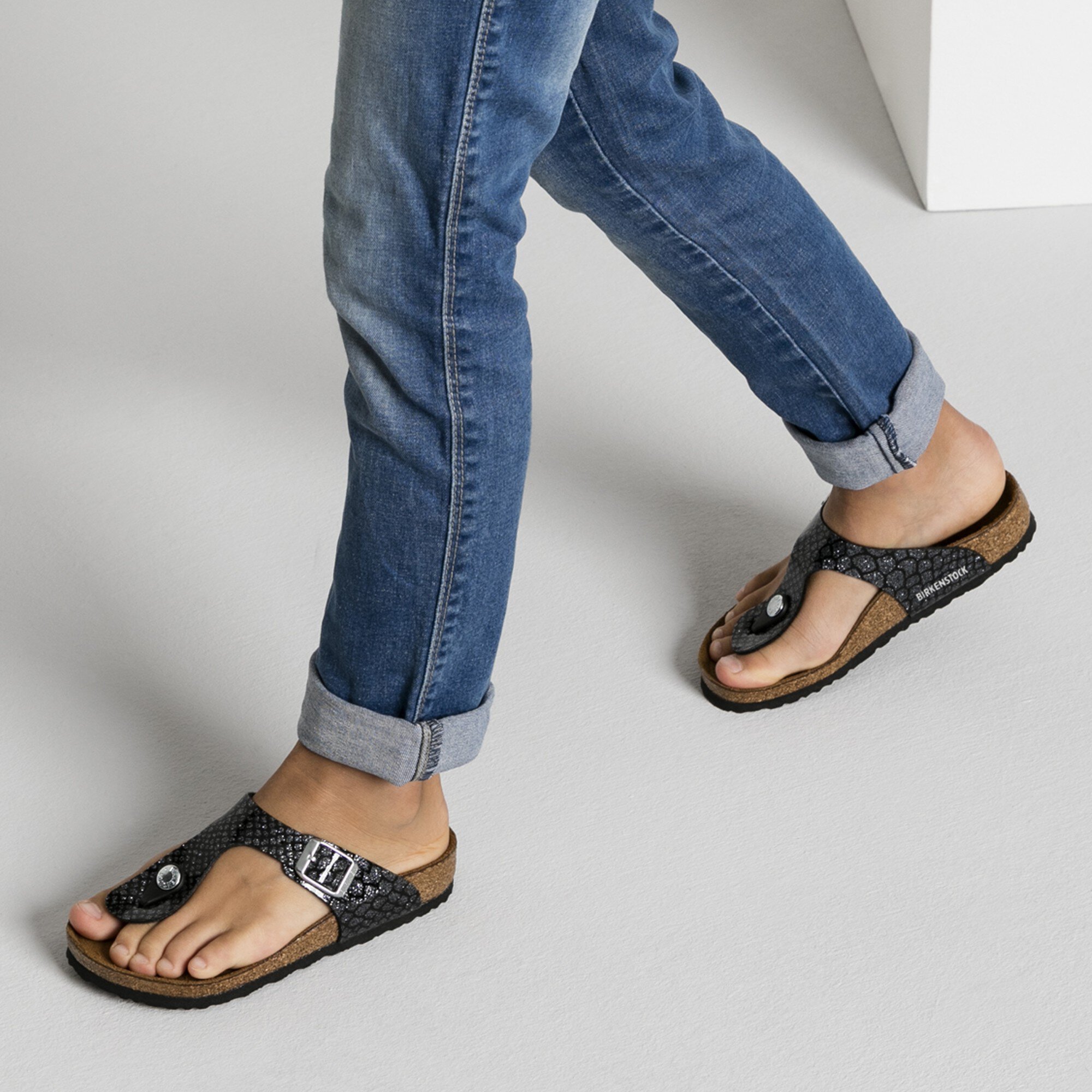 birkenstock gizeh magic snake