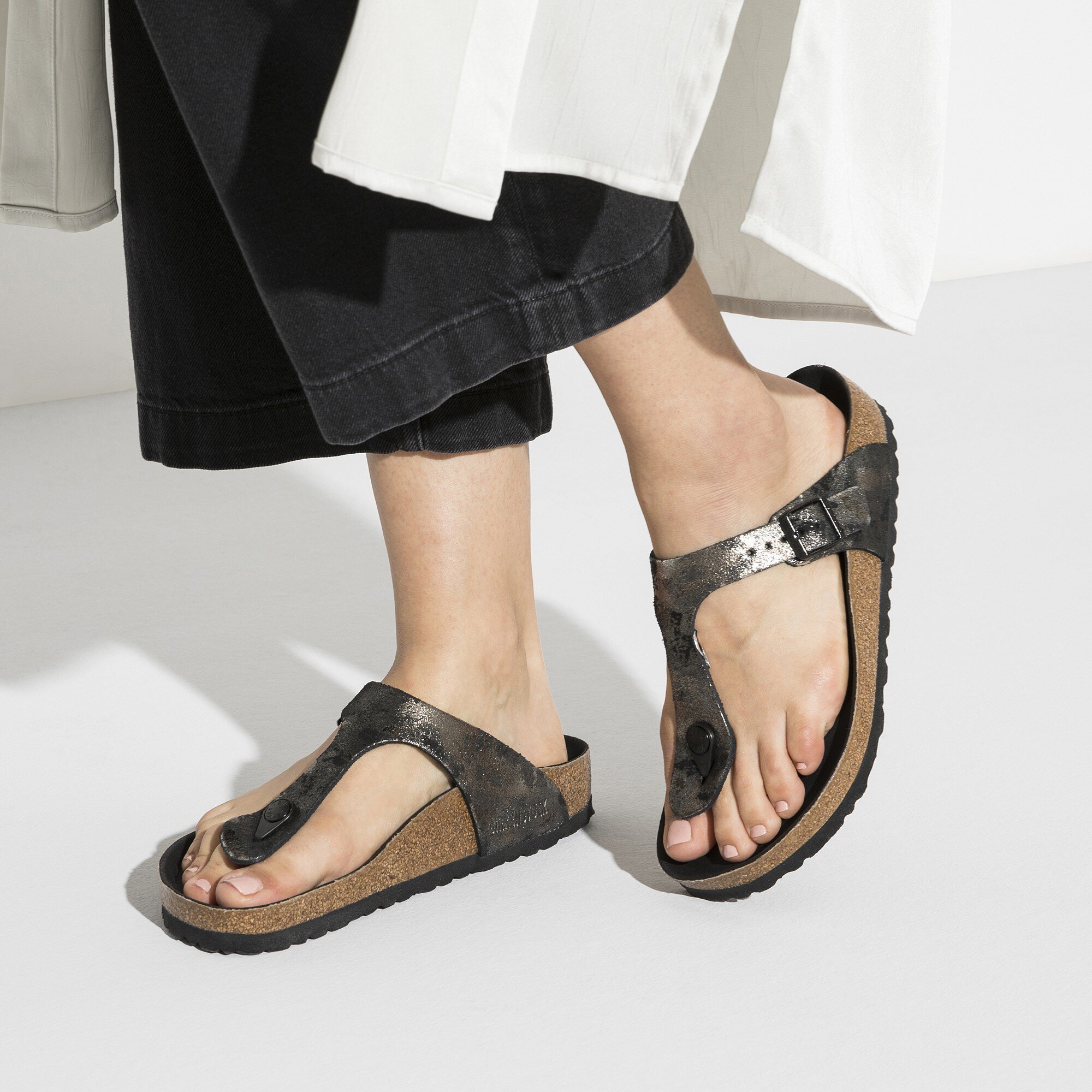 melk wit geld Christus Gizeh Suede Leather Vintage Metallic Black | BIRKENSTOCK