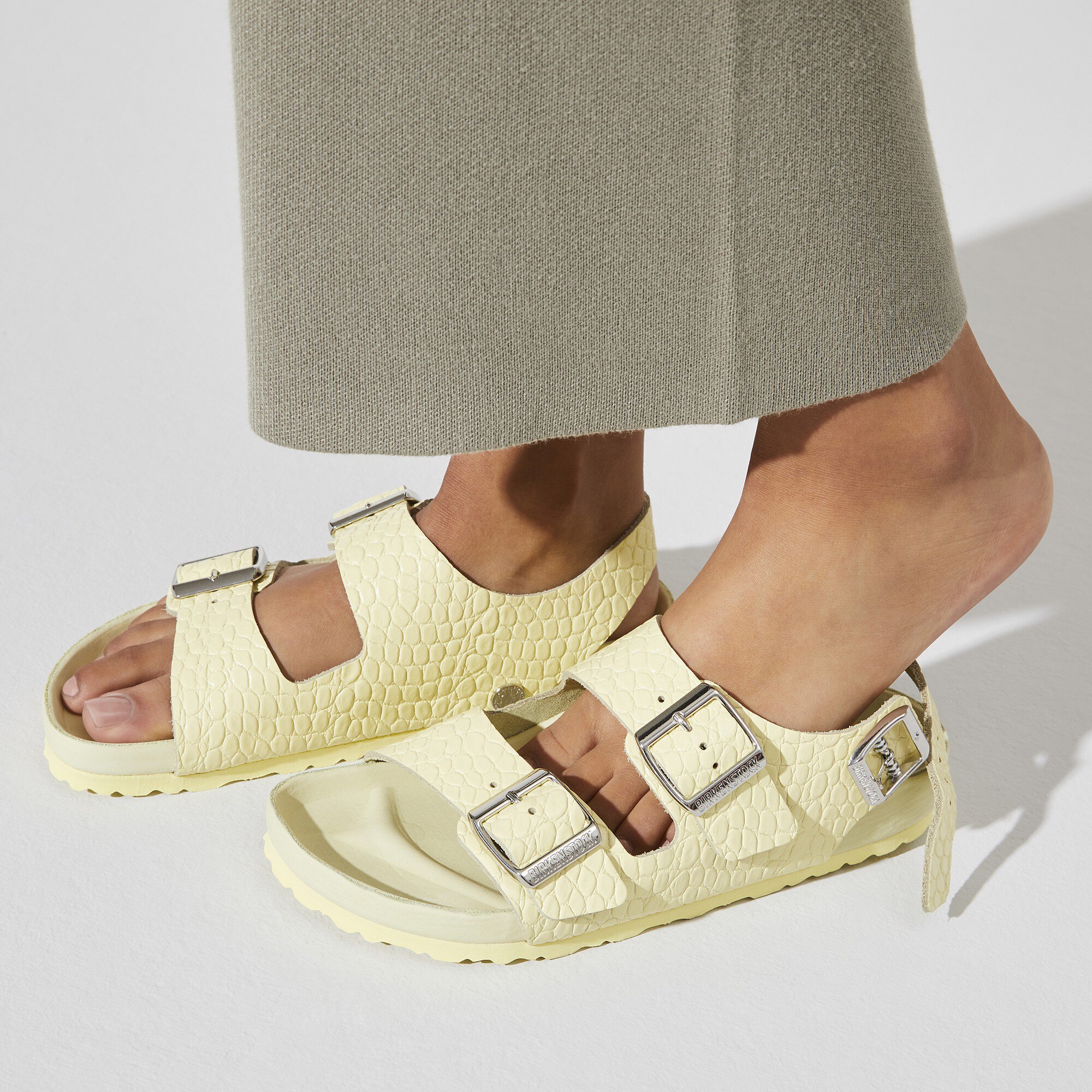 Milano Rivet Logo Embossed Natural Leather Popcorn | BIRKENSTOCK