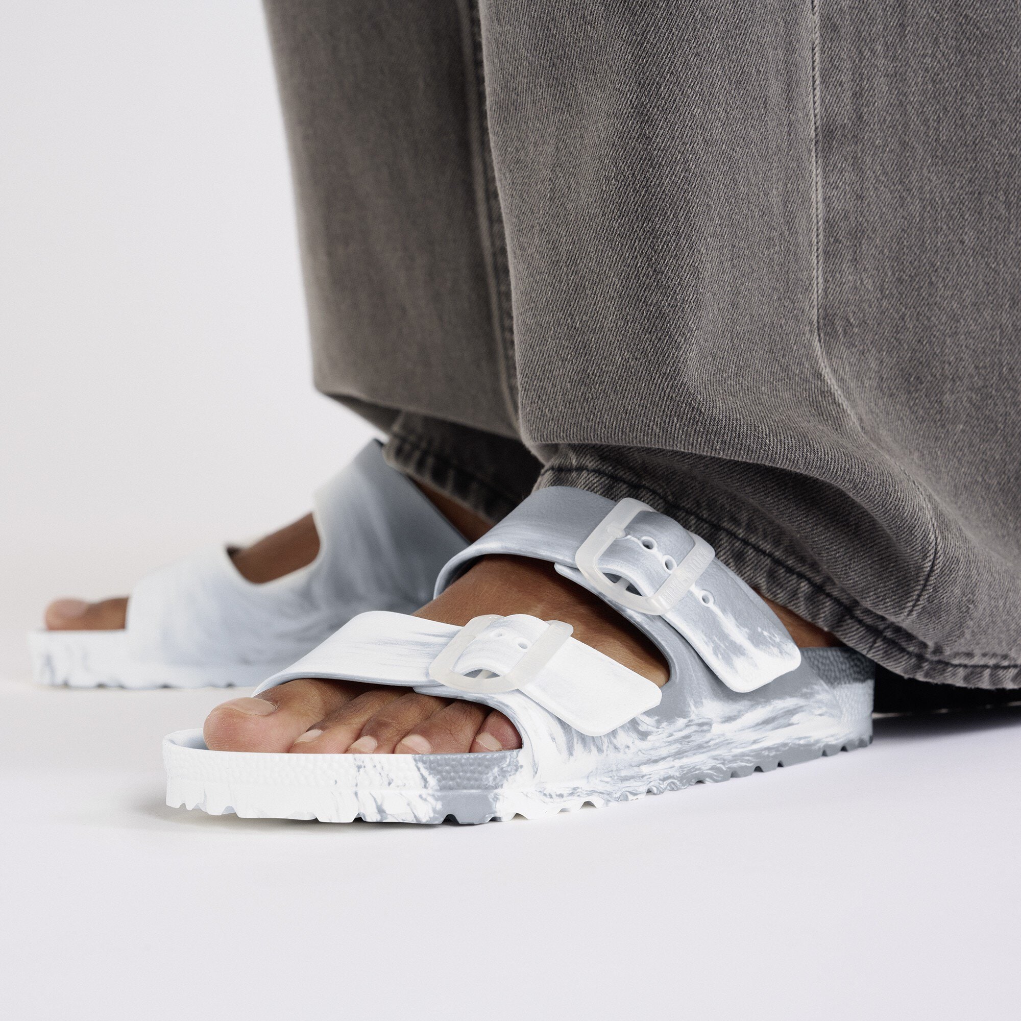 【全商品オープニング価格 特別価格】 Arizona EVA Metallic Silver Multi | BIRKENSTOCK 小物