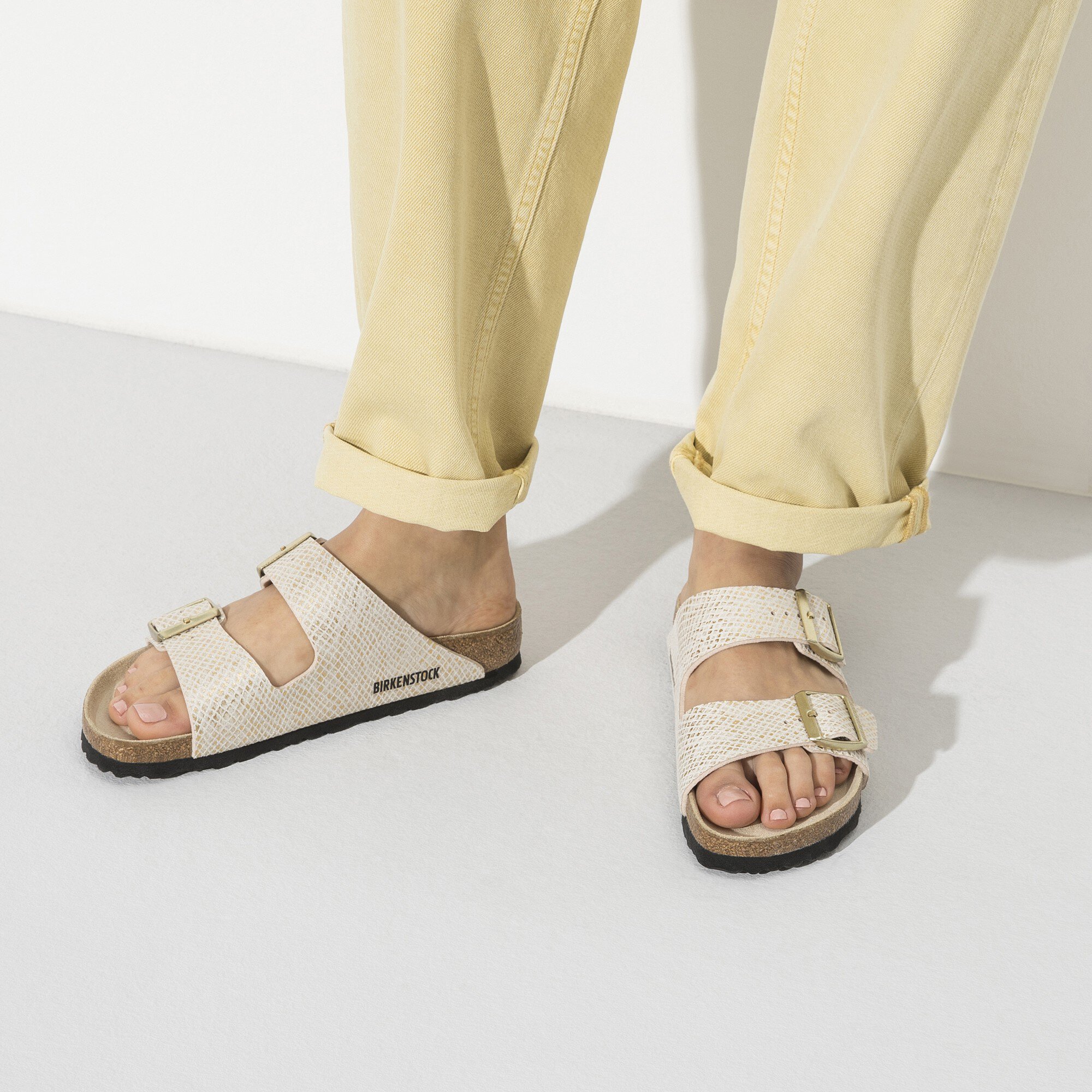 gizeh style sandals